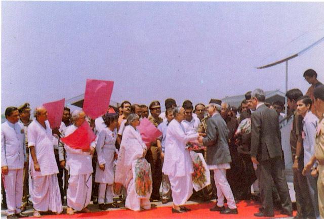 Jyoti Basu seeing off   the Ex-Prime Minister of Nepal, Shri Manmohan Adhikary