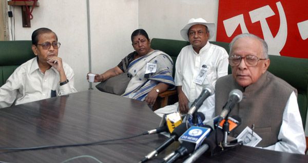 Jyoti Basu with Anil Biswas, Shyamali Gupta and Subhash Chakraborty