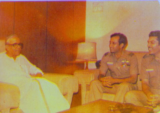 Jyoti Basu with the first Indian cosmoauts Squadron leader Rakesh Sharma and Captain Rabish Malhotra