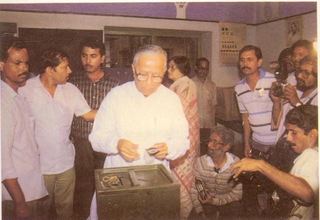 Jyoti Basu and his wife Smt. Kamala Basu exercising his right of franchise